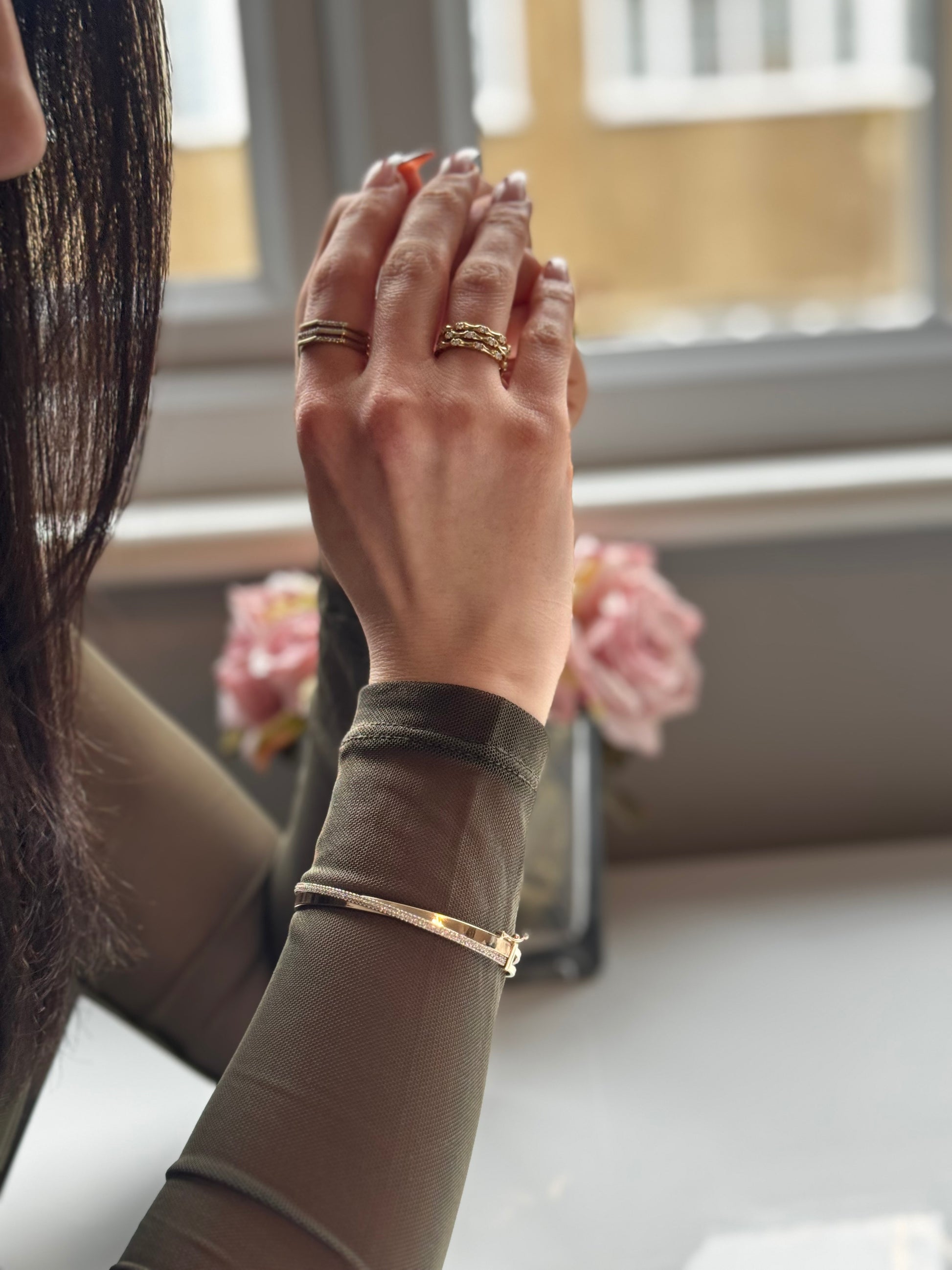 9ct yellow Gold Cross Over Bangle