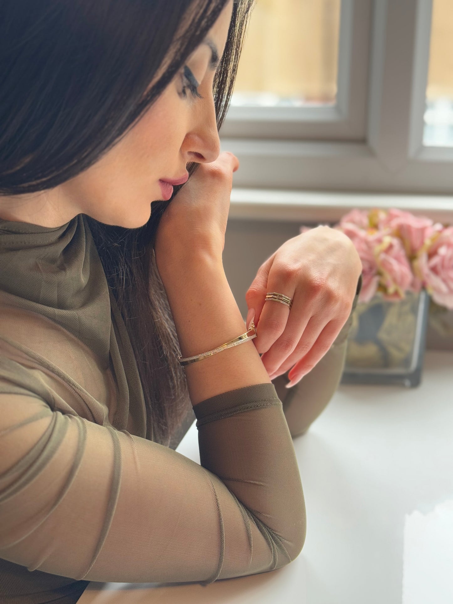 9ct yellow Gold Cross Over Bangle